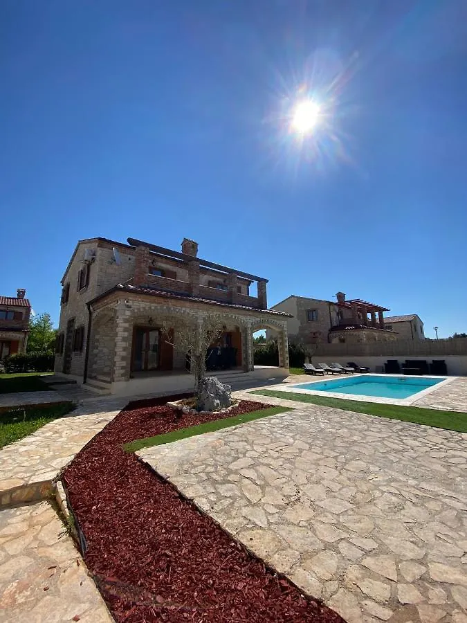 Rustic Villa With Private Pool Cabrunici 0*,