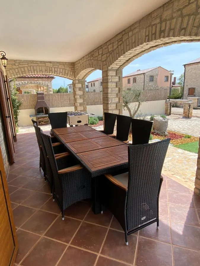 Rustic Villa With Private Pool Cabrunici
