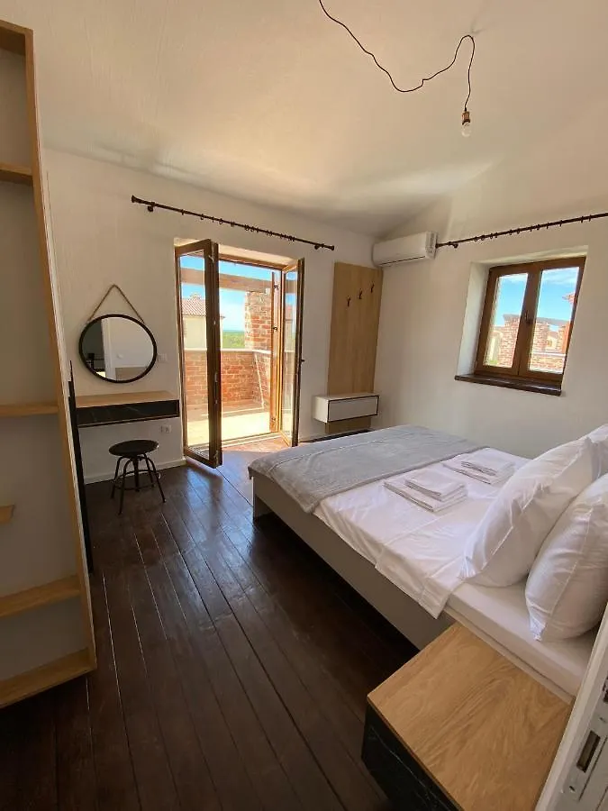 Rustic Villa With Private Pool Cabrunici 0*,