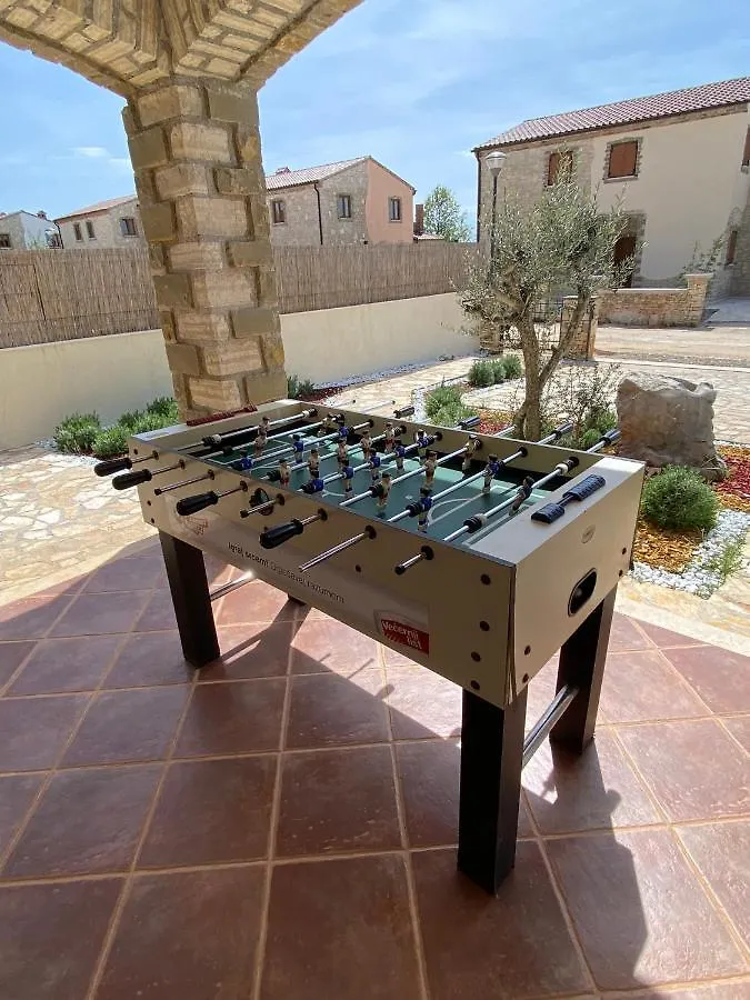 Rustic Villa With Private Pool Cabrunici 0*,